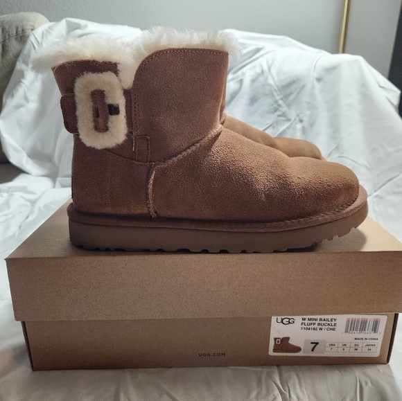 Ugg boots - Picture 1 of 5